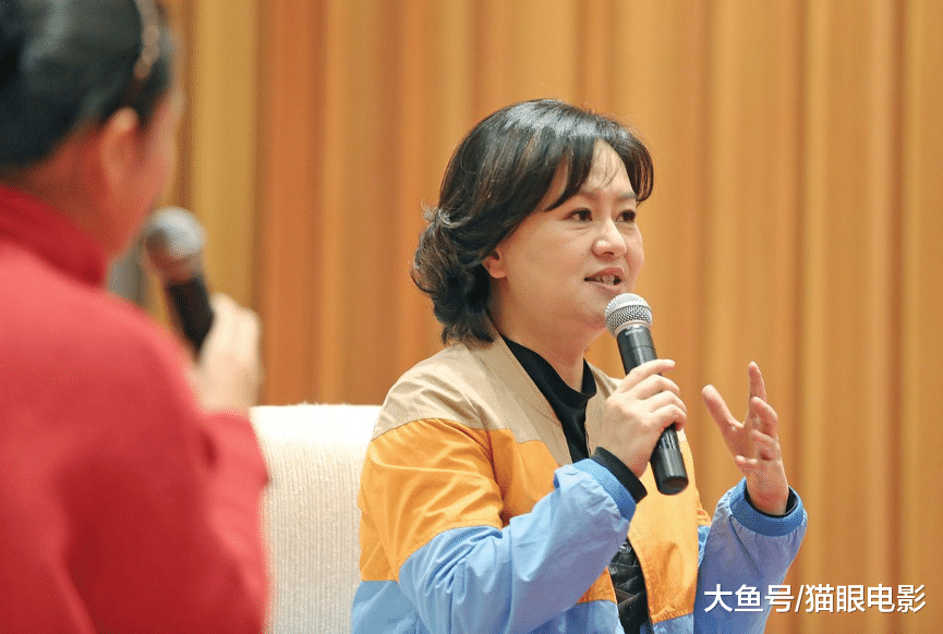 53岁鞠萍姐姐近照发福胖了不少,网友:还是那么亲切