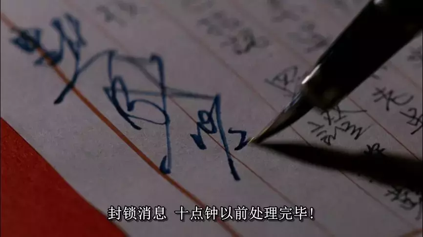 李何在《色戒》里埋藏的雄厚而松散的时候线索