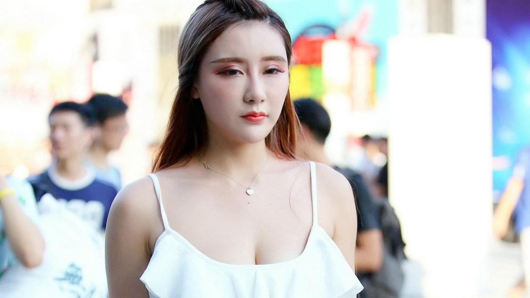 性感包臀裙配上这个发型，女神一样的存在，恋爱了