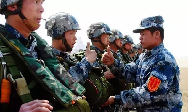出有错, 那便是我们中国空降兵的脚!