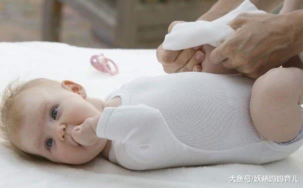 你真的会给新生儿穿衣服吗？新生儿穿衣，妈妈注意这5点