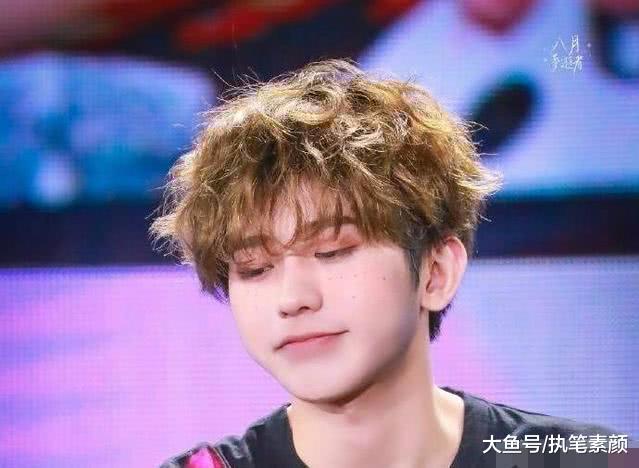 泡面卷真是让人心动了,蔡徐坤宋雨琦一样的狗毛卷发瘦脸又好打理