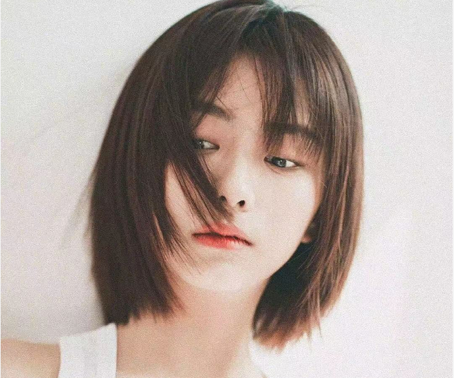 辛芷蕾发型太御姐,现如今流行的是"初恋短发",显嫩又减龄!