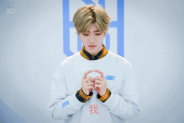 变化的是越来越多的粉丝看到他,支持他 给大家来波蔡徐坤gif 这帅气