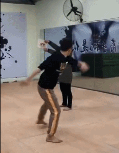 开心一刻:捡到女上司手机,群发