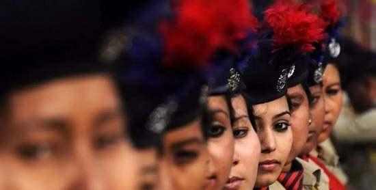 亚洲六国女警察对比 日本的最可爱 俄罗斯最靓 中国最帅 萌宠资讯 早游戏