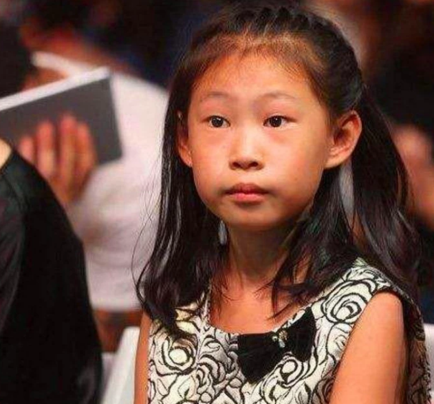 照片也在网上曝光,让很多人都觉得十分经验,多年不见的小沈阳女儿长相