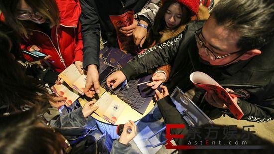 许巍新专《无尽毫光》尾唱会 许巍婉言: 我是世界上最幸运的人!