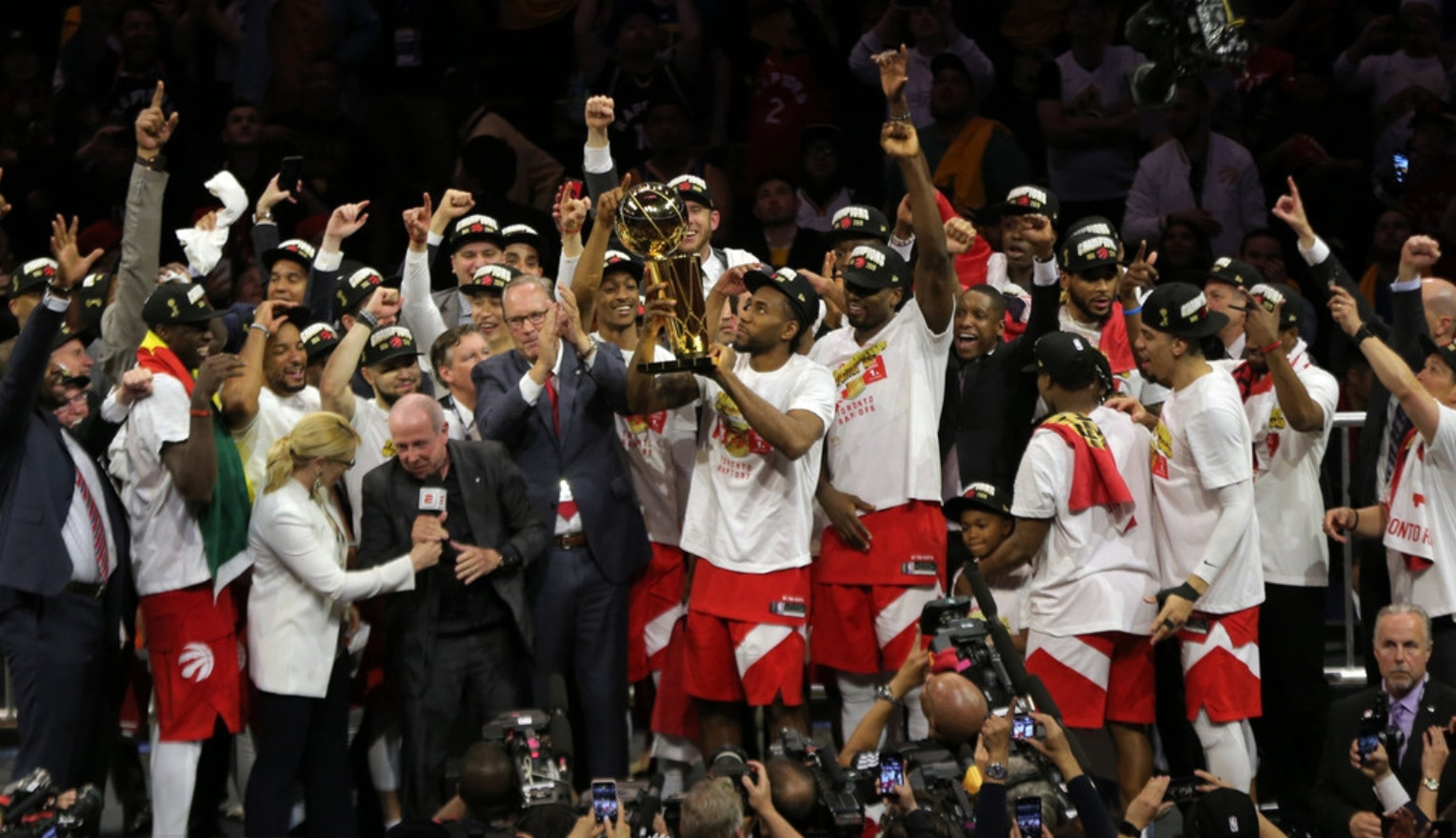 猛龙114-110险胜勇士夺得