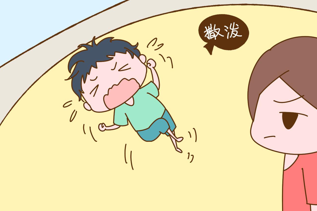 宝宝撒泼时，妈妈不要有这2个举动，不然孩子会更任性
