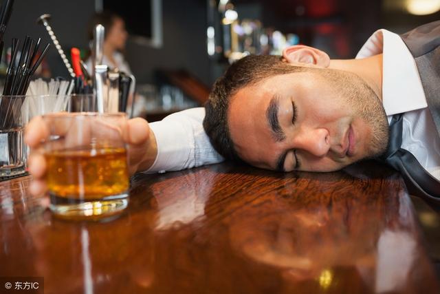 酒粗最年夜死仇人,酒前暗暗吃2粒,一人喝酒也不醒酒桌您无敌!