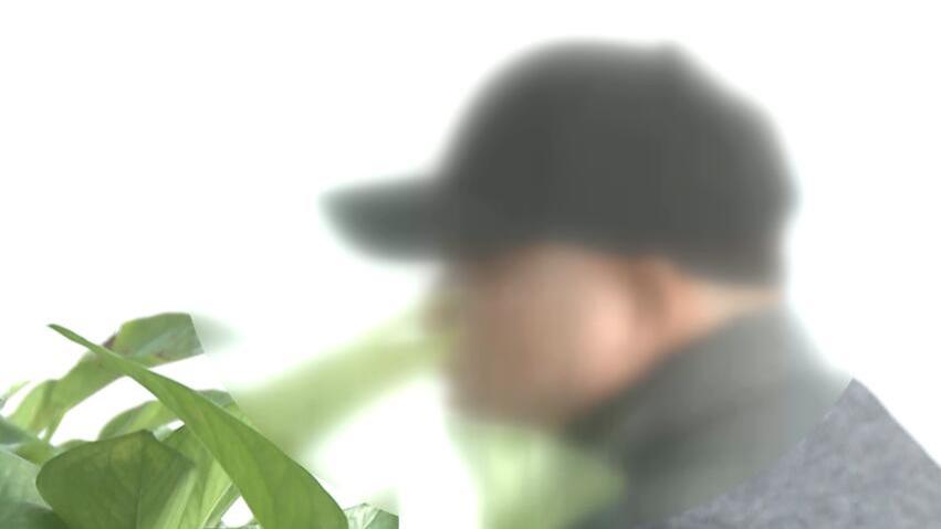 “黑社会大哥”黑吃黑敲诈小区服务队，见民警说“我胆小...”