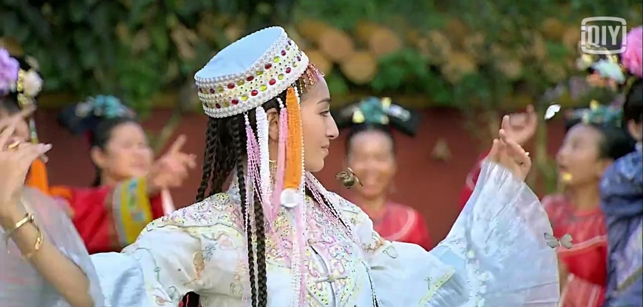 还珠格格:同是引蝶,两版含香一个宛若仙女,一个却像卖羊肉串