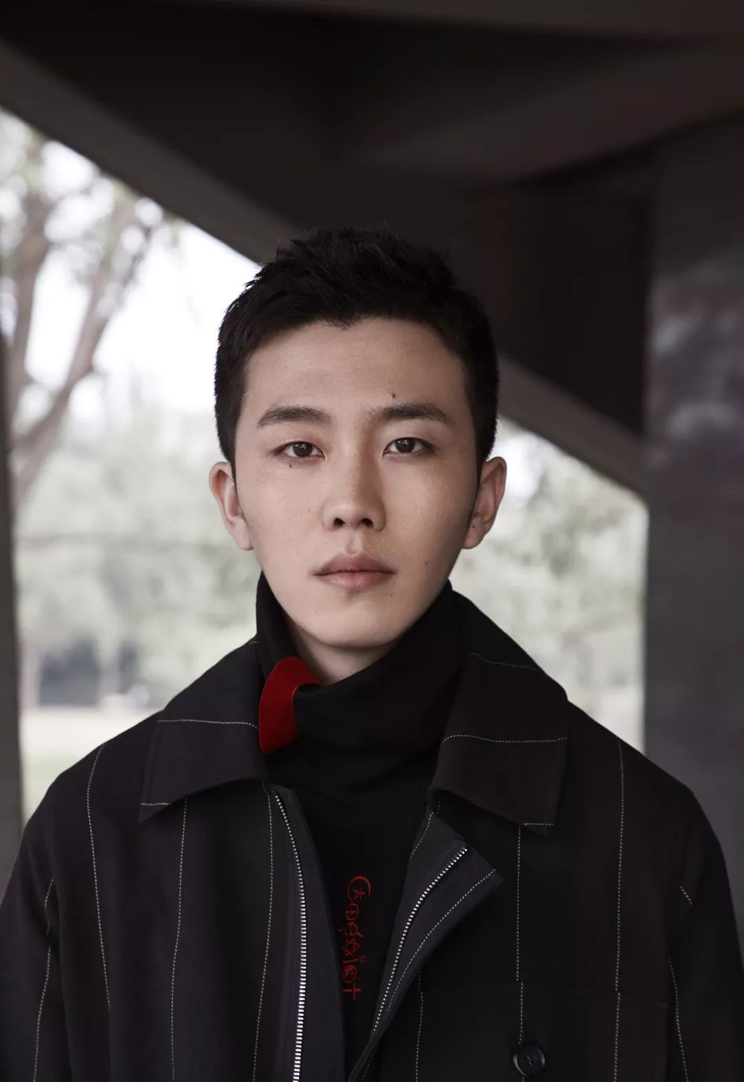 星刊娱乐专访贺鹏从"教导主任"到活脱少年的转变,只差