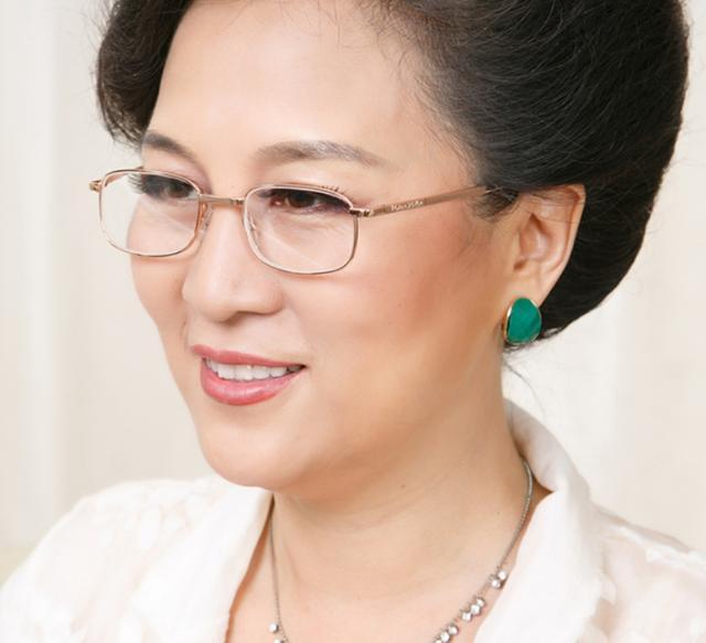 佩戴老花镜的几个小知识 可以帮助大家如何去选购老花镜 旅游资讯 存满娱乐网