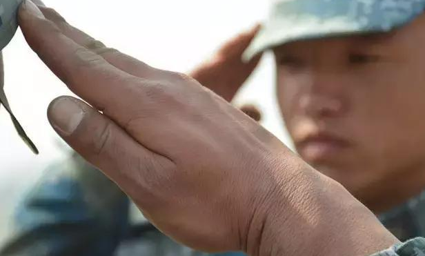出有错, 那便是我们中国空降兵的脚!