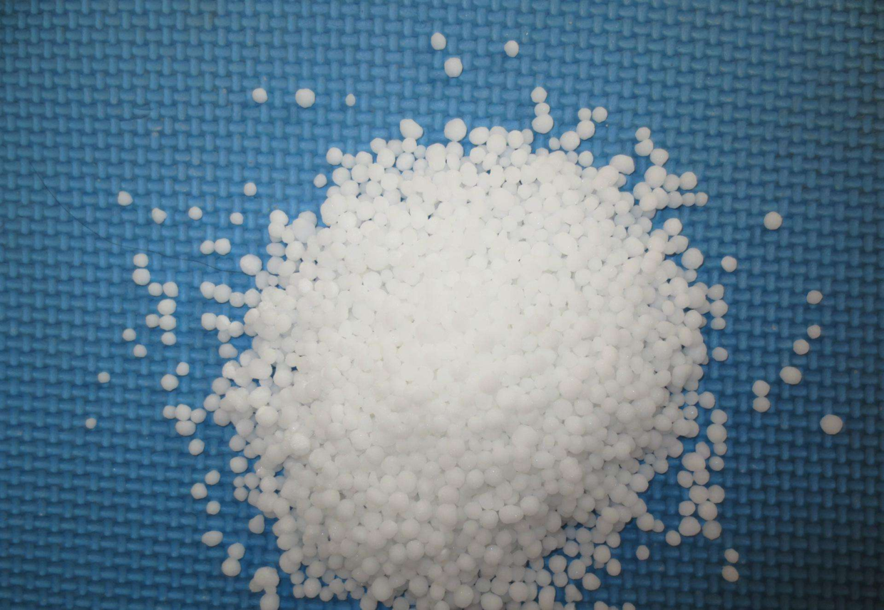 半个月给“绿萝”喂点肥, 枝条爬满墙, 绿叶能冒油!