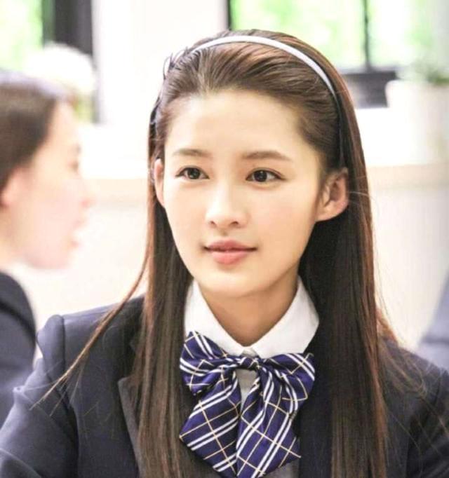 穿校服最美的五大女星: 刘亦菲郑爽上榜, 最后一位最接地气