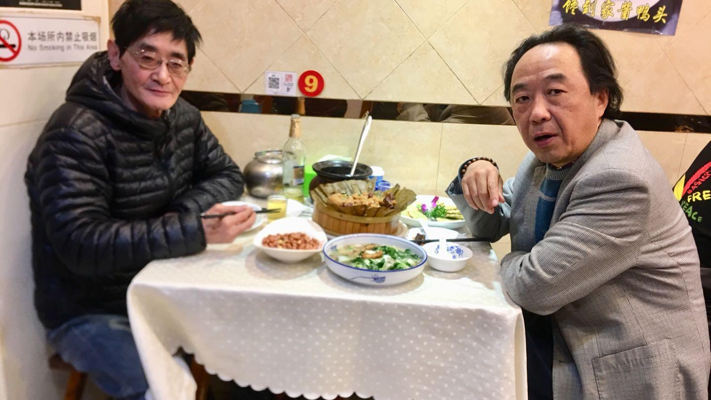 南京象棋名手胡文博、梁平40年后首相聚 夫子庙前共忆棋坛轶事