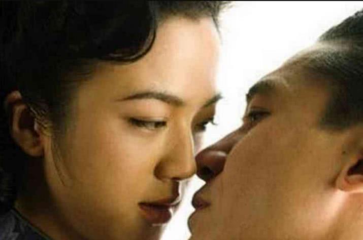 汤唯梁朝伟被删戏份曝光, 看到图4后, 国友: 放开她让