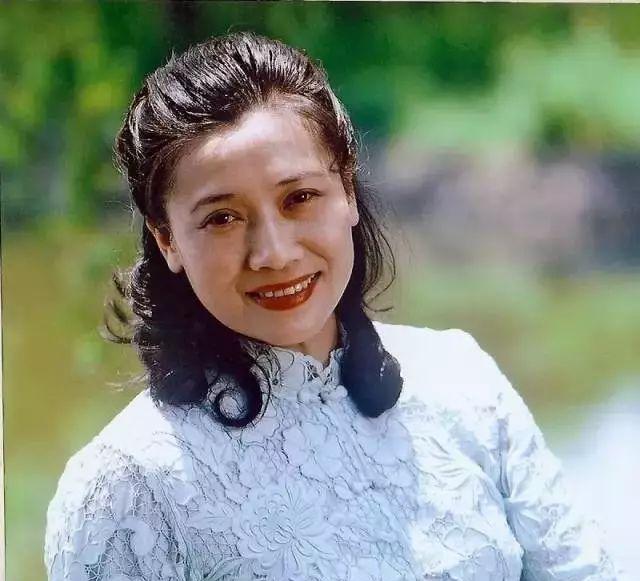 75岁李谷一感动落泪!82岁朱逢博被称中国夜莺