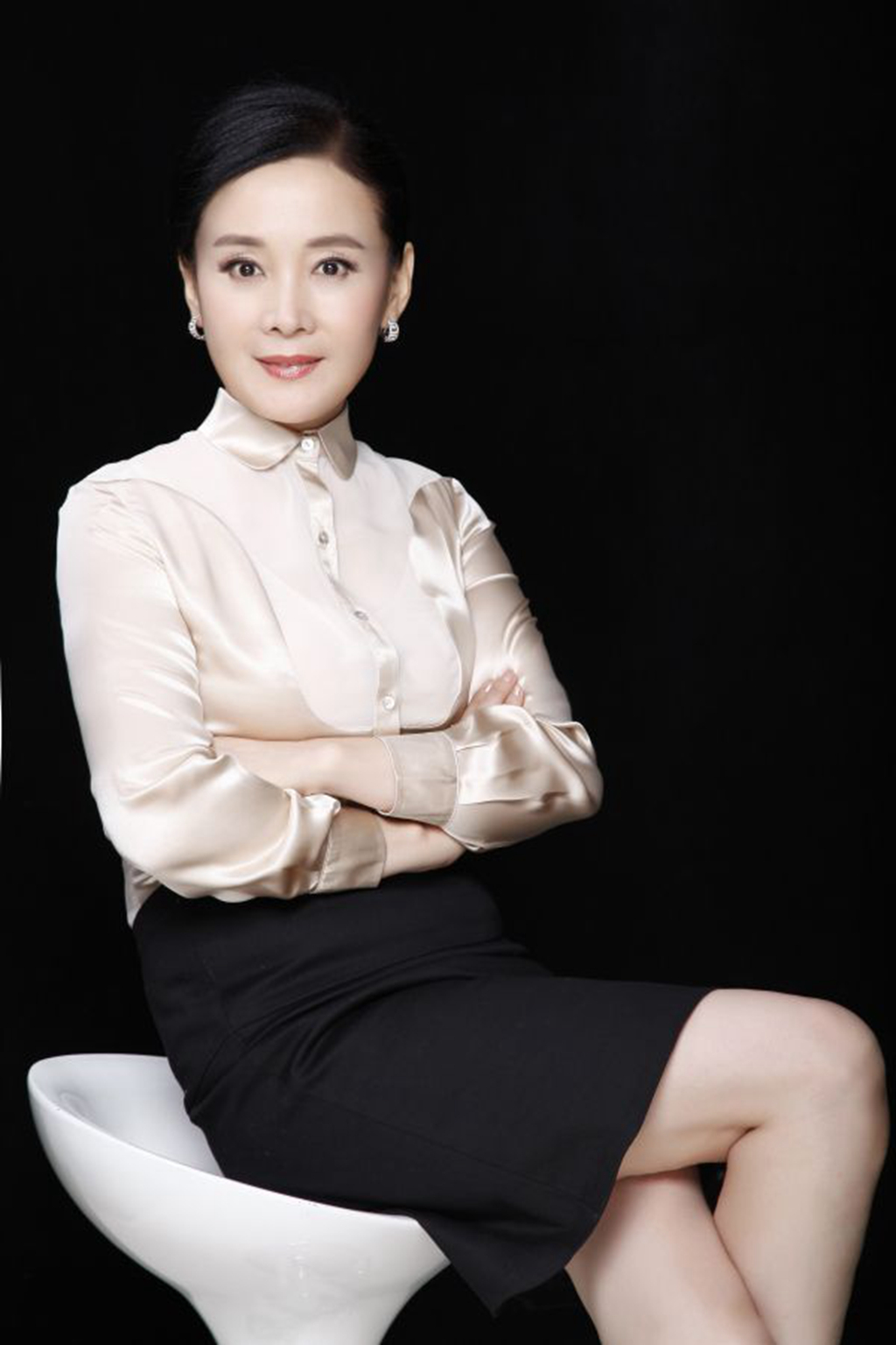 57岁娜仁花曾连获华表奖金鸡奖,她坚信"不放弃,就一定