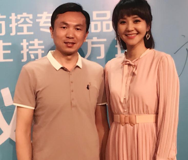 44岁方琼老公照片,太熟悉的面容,网友:难怪一直没公开