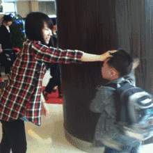 爆笑gif:你这是想玩死你老娘啊,不知道我腰不好啊?