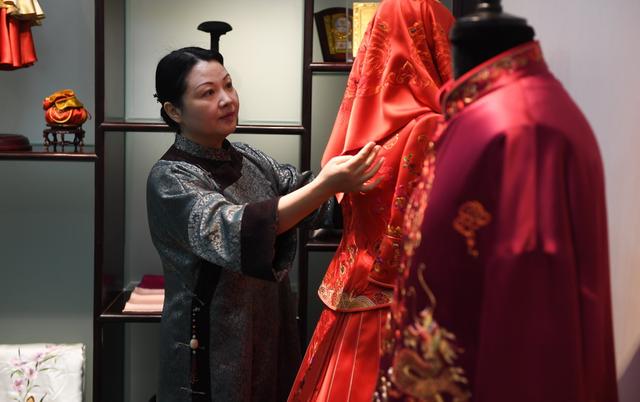 母女传承苏绣技艺,将其带向国际