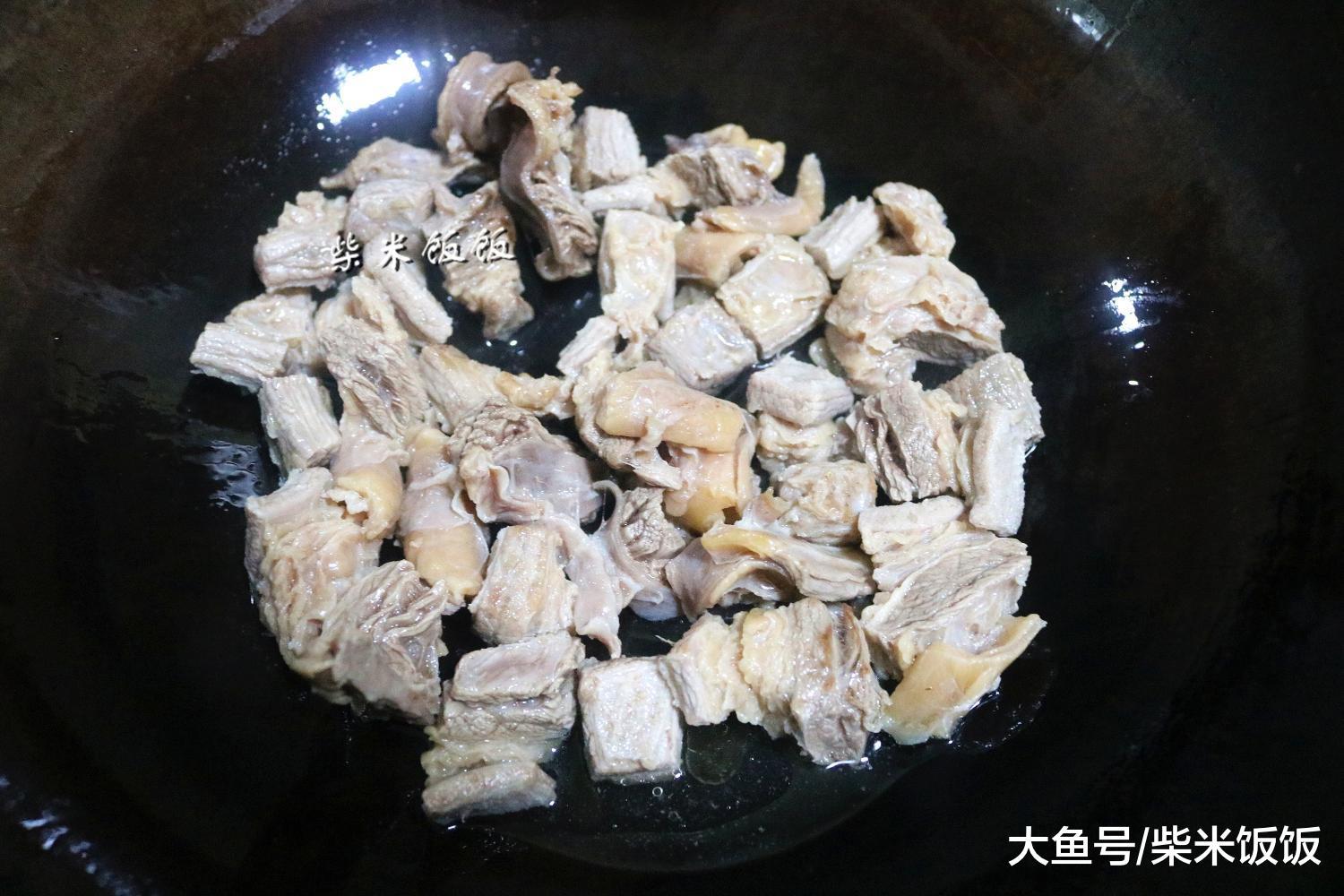 红烧牛肉里, 如许做太好吃, 每次一碗吃不敷, 比里面购的好吃!