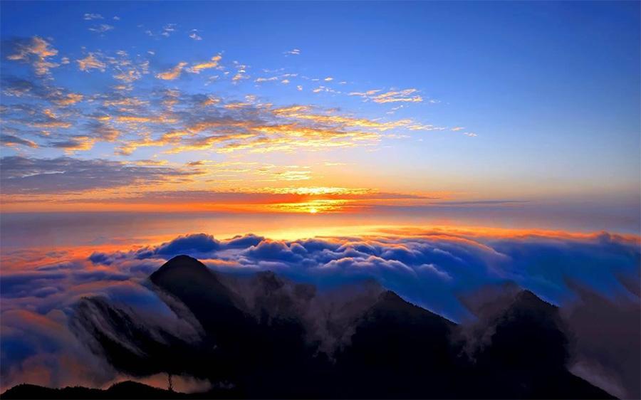 它海拔高达0米,是衡山的峰和最高峰,也是南岳衡山的中心.