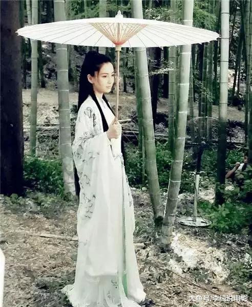 撑油纸伞的古装美人,杨蓉唯美,赵丽颖惊艳,杨幂美得清新!