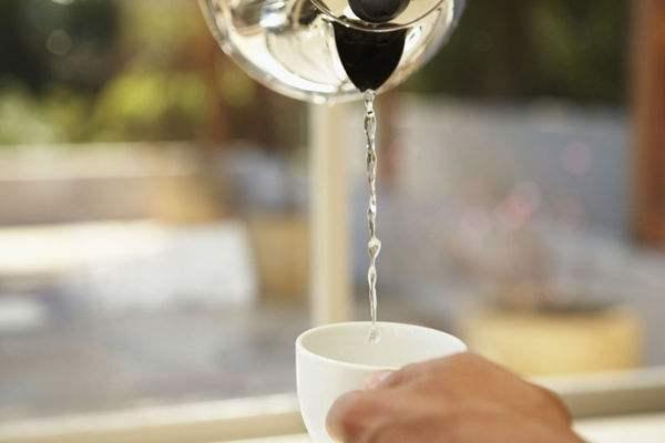 注意: 这四件事做多了, 会让肾衰竭找上你, 能忍就忍忍吧!