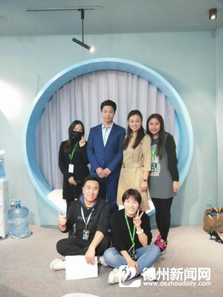 30分钟记1100个随机数字 德州女孩染指“世界影象巨匠”