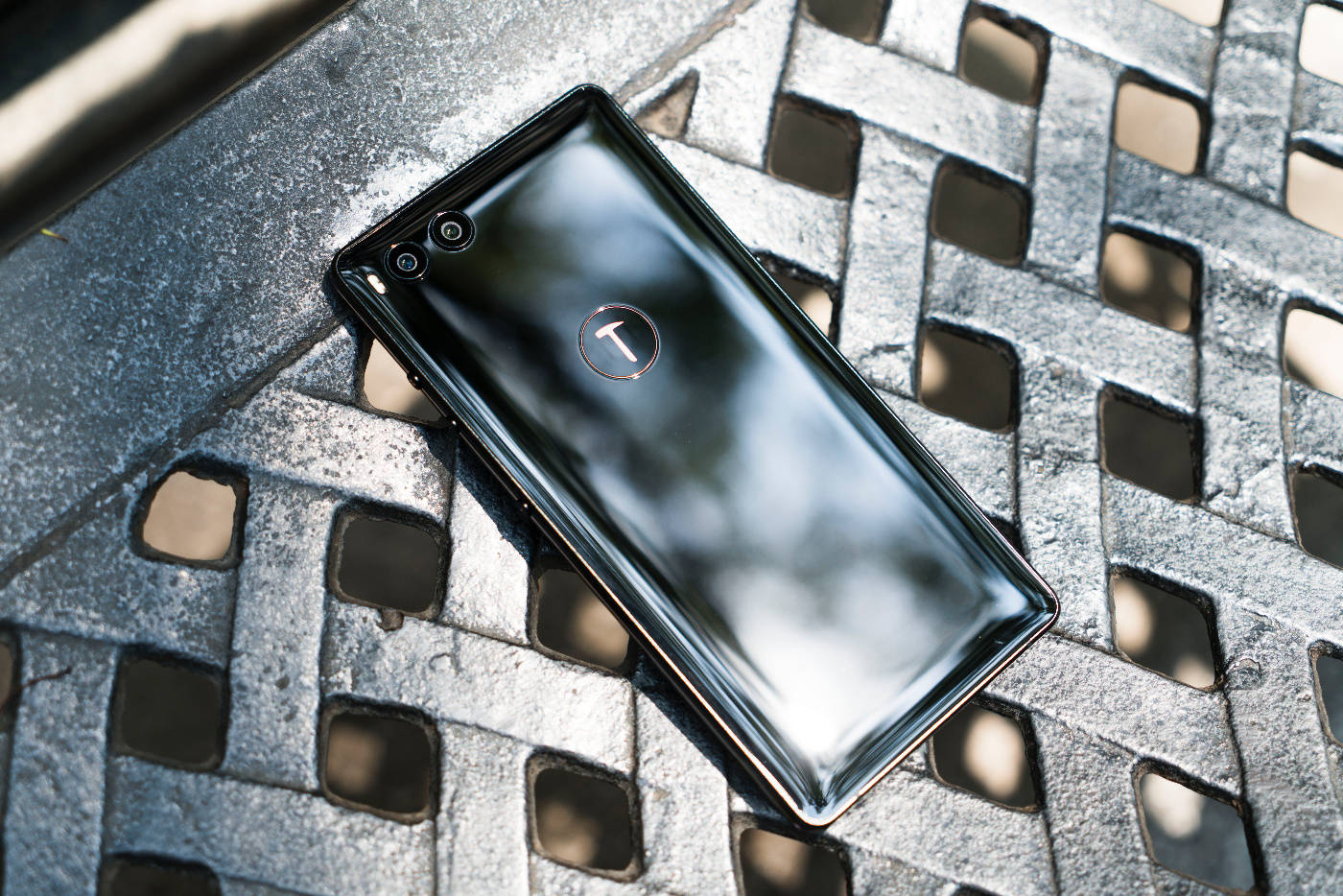 坚果R1发布一周年了，这手机去