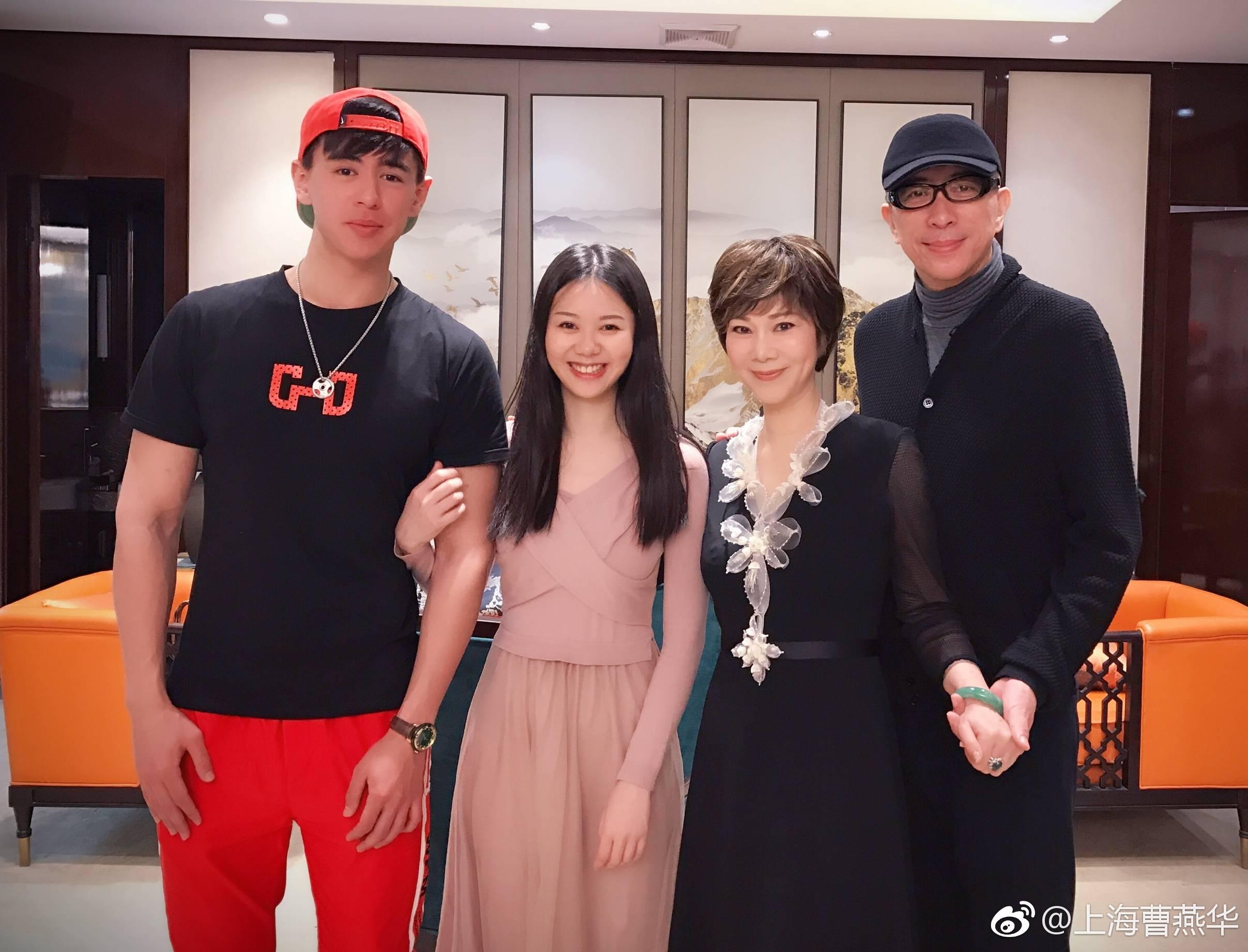 世界冠军曹燕华近照,57岁似少女,颜值高气质出众,现任丈夫现身