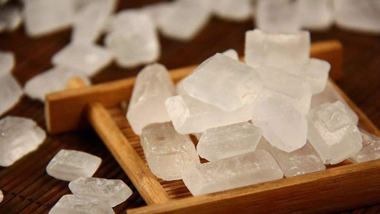 冰糖选黄色好还是白色好 两者区别大吗 专家 先弄清楚再吃 美食资讯 存满娱乐网