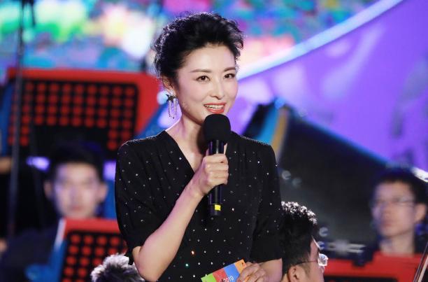 连续16年主持春晚的周涛,离开央视之后2020年再登春晚舞台!