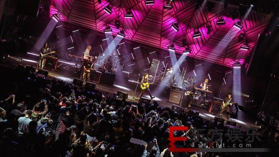 许巍新专《无尽毫光》尾唱会 许巍婉言: 我是世界上最幸运的人!