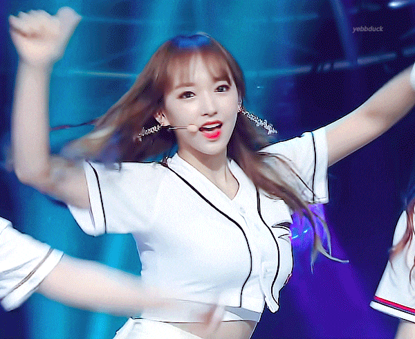 程潇真高调,近2万5的西服配8千多的腰带,刚21岁手笔就