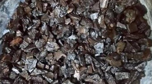 吊兰养护别买肥, 用这“2种”小东西, 长长就成绿瀑布!