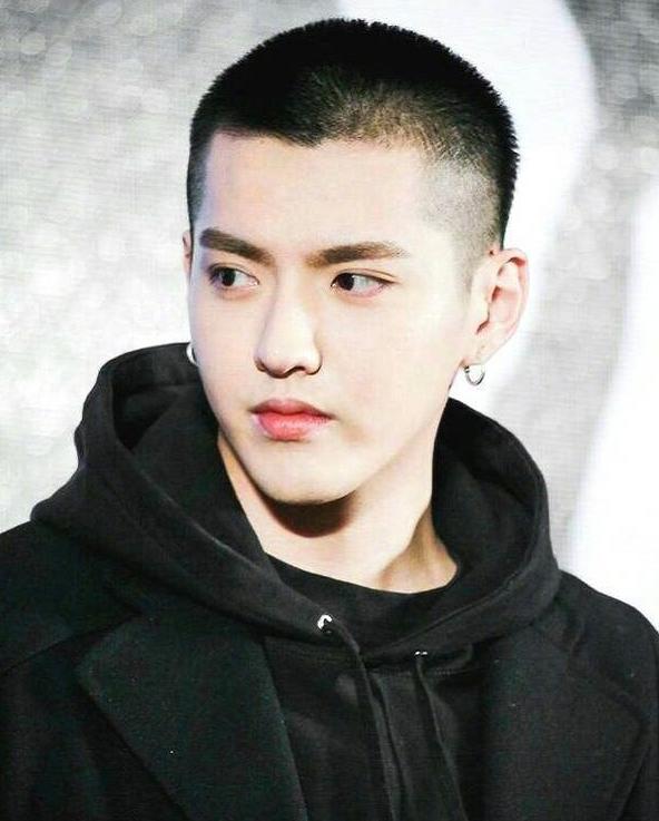 娱乐圈寸头就变脸魔咒,王源不算啥,看到王一博李现:我