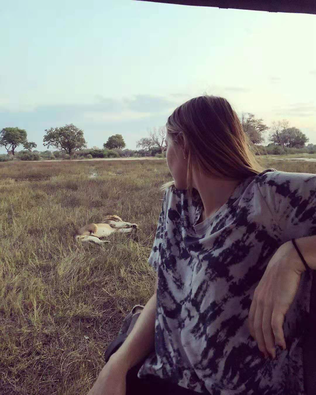 莎娃来到博兹瓦纳度假，美女与大
