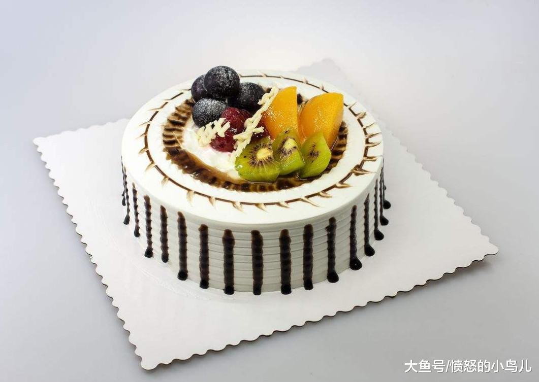 灵签占卜:生日时,4个蛋糕你最想要哪个,测你什么时候能脱单