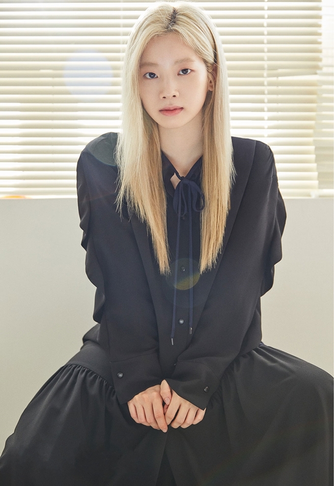 twice多贤 清纯美爆发 浪漫的黑色与白色少女装扮look 时尚资讯 早游戏
