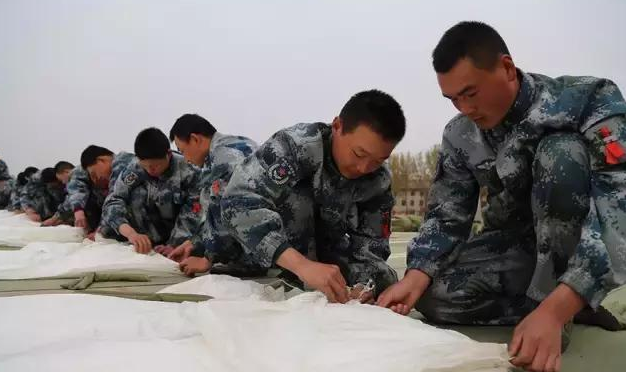出有错, 那便是我们中国空降兵的脚!