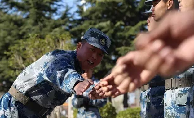 出有错, 那便是我们中国空降兵的脚!