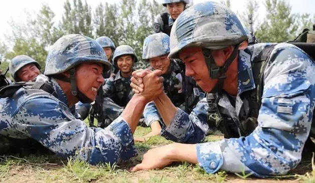出有错, 那便是我们中国空降兵的脚!