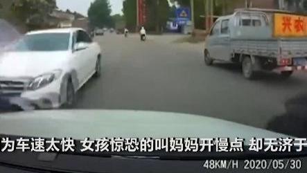 男孩电梯里遭亲妈暴打：情绪失控的父母，是孩子一生的噩梦