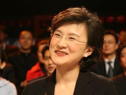 49岁央视"名嘴"董倩,嫁大5岁"央视主持"王世林,结婚多年恩爱如初